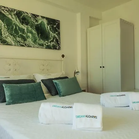 B20 - Sun And Pool 拉哥斯