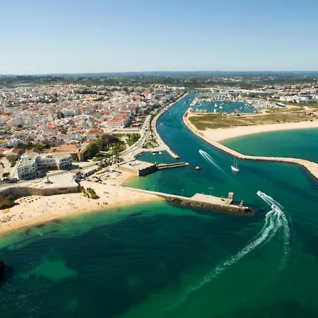 B20 - Sun And Pool *