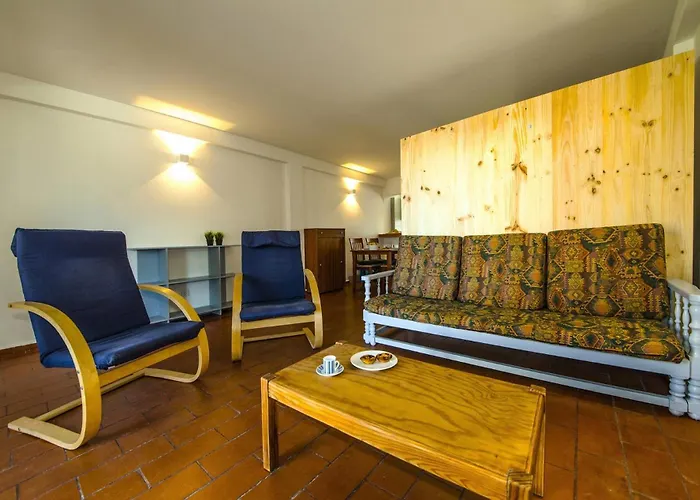 B20 - Sun And Pool ラゴス