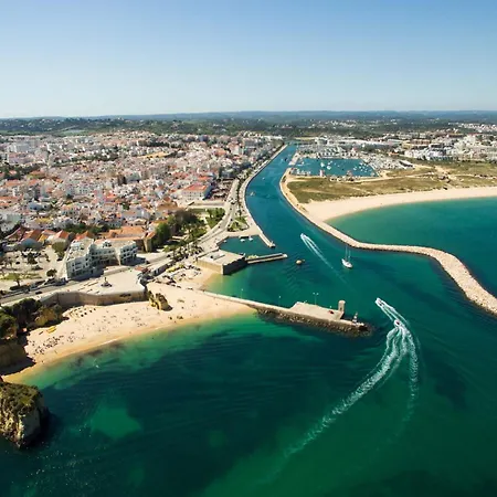 B20 - Sun And Pool *