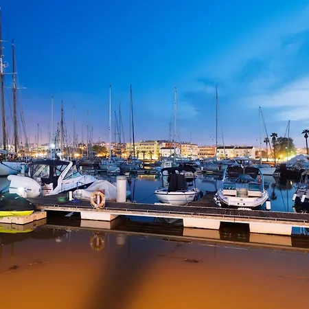 B20 - Sun And Pool * لاغوس