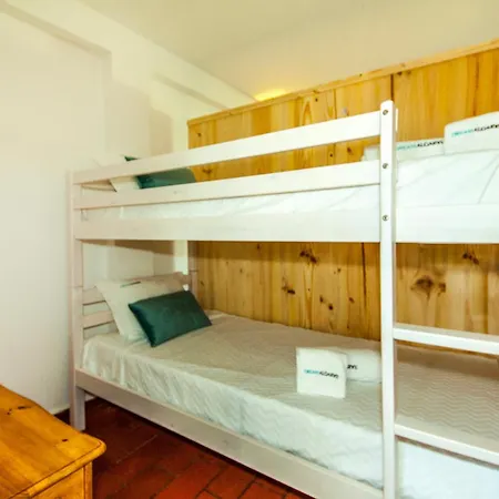 B20 - Sun And Pool *