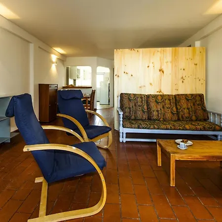 B20 - Sun And Pool *