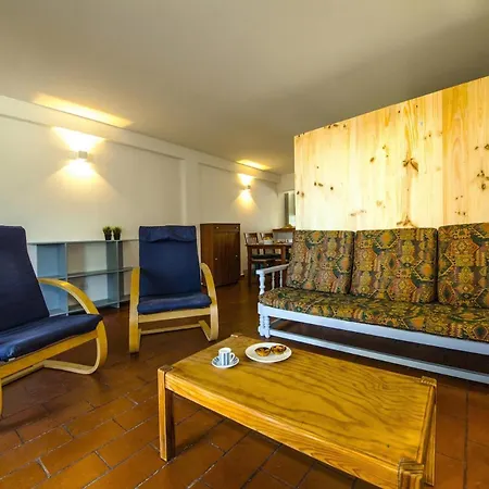 B20 - Sun And Pool ラゴス