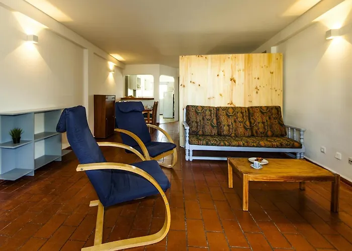 B20 - Sun And Pool *