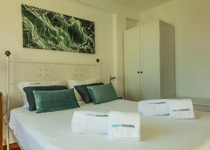 B20 - Sun And Pool ラゴス