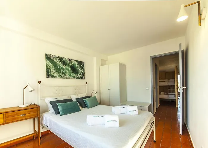 B20 - Sun And Pool *